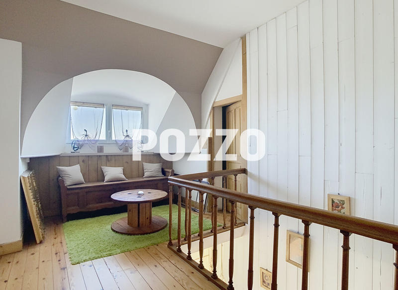 Maison - 311 m² - 12 pièces