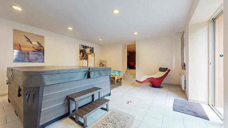 Demeure - 677 m² - 26 pièces