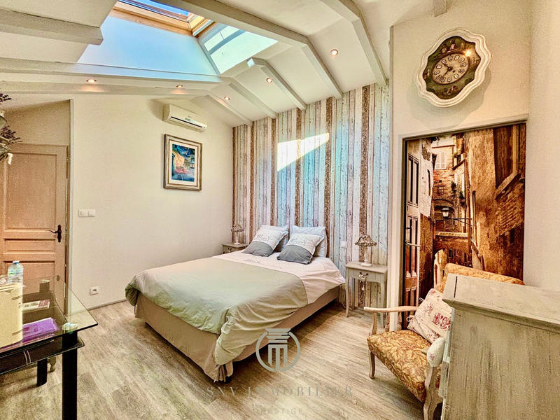 Maison - 290 m² - 12 pièces