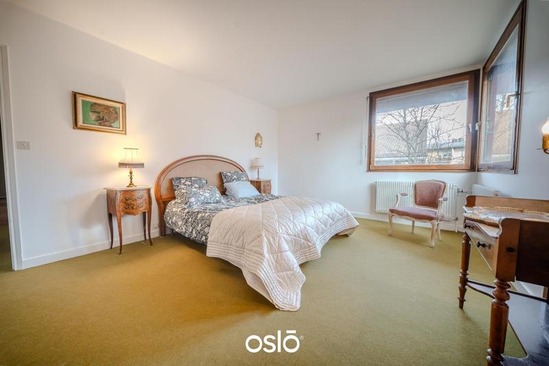 Maison - 329 m² - 10 pièces