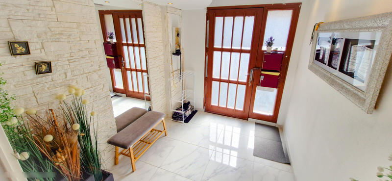 Maison - 178 m² - 10 pièces