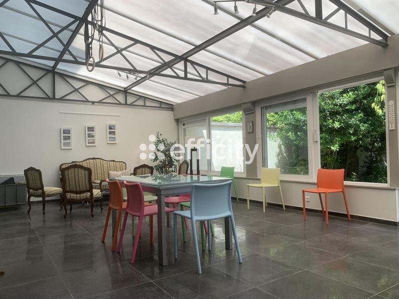 Maison - 287 m² - 8 pièces