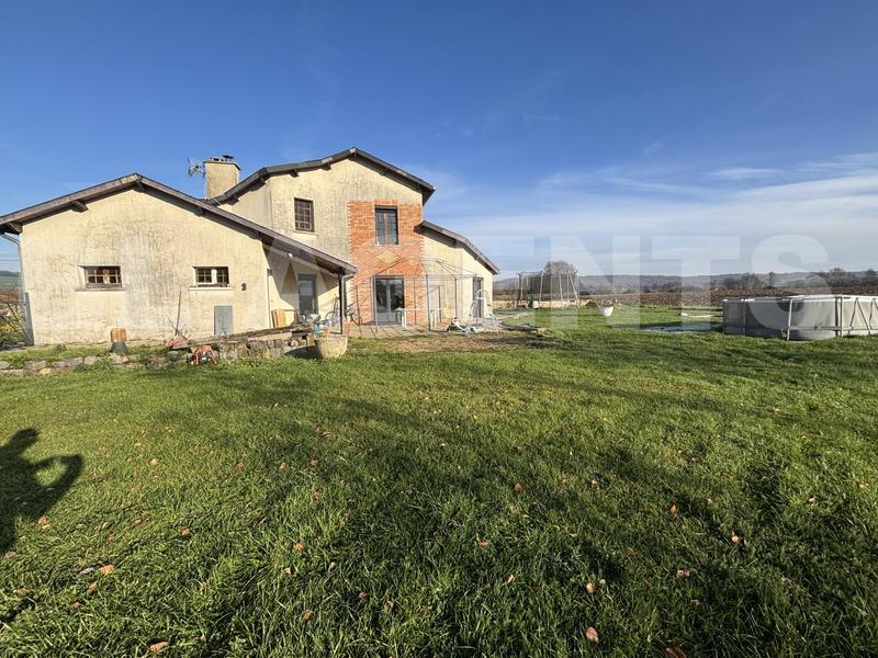 Maison - 214 m² - 7 pièces