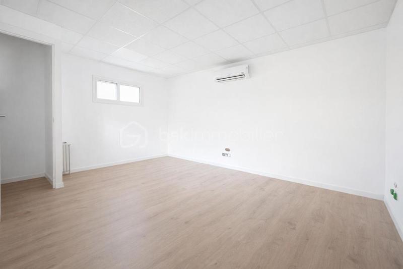 Local d'activité / Entrepôt - 148 m² - 2 pièces