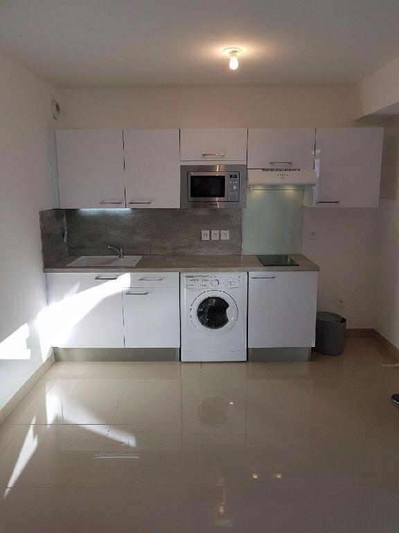 Studio - 25 m² - 1 pièce