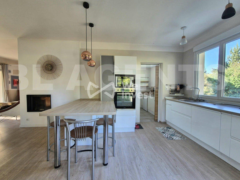 Maison - 215 m² - 7 pièces