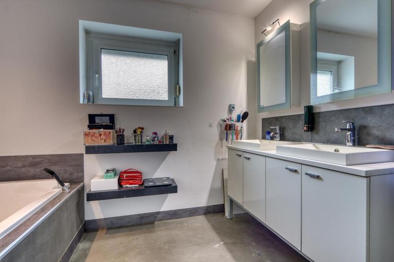 Maison - 250 m² - 9 pièces