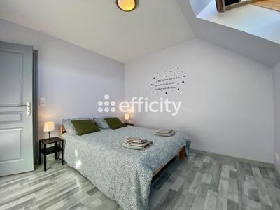 Maison - 272 m² - 12 pièces