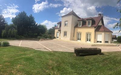 Maison traditionnelle - 180 m² - 8 pièces