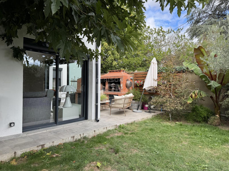 Maison - 242 m² - 8 pièces