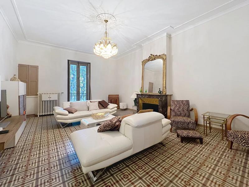 Appartement - 165 m² - 6 pièces