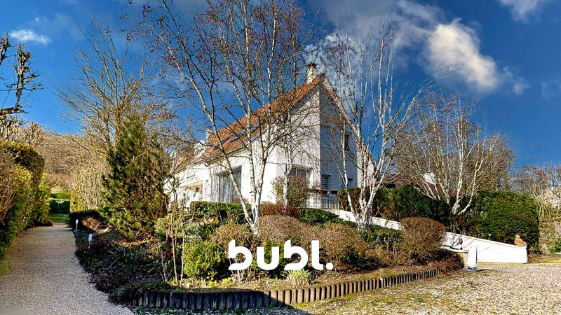 Maison - 302 m² - 12 pièces