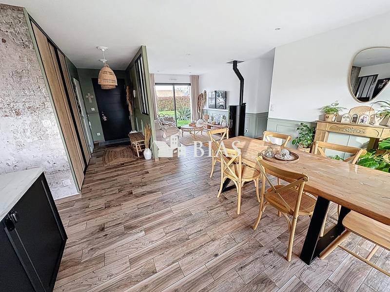 Maison - 104 m² - 4 pièces