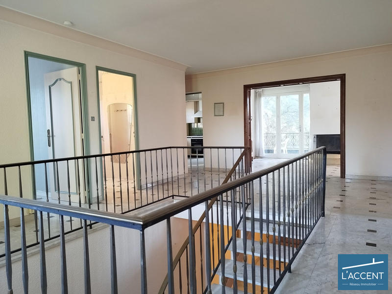Maison - 185 m² - 7 pièces