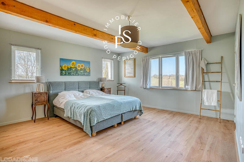 Maison - 212 m² - 8 pièces