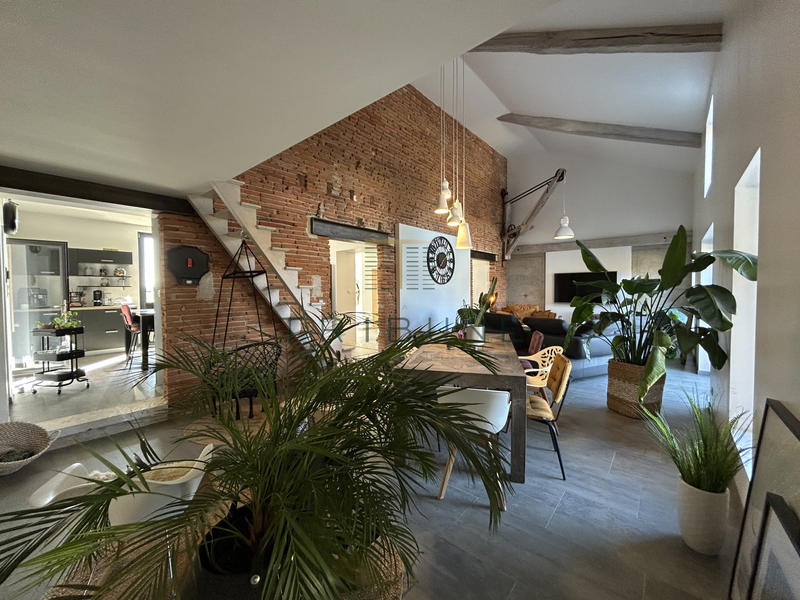 Maison - 262 m² - 9 pièces