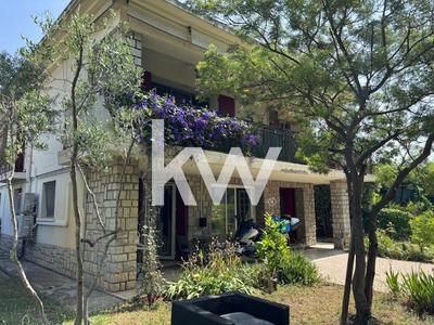 Maison - 215 m² - 4 pièces