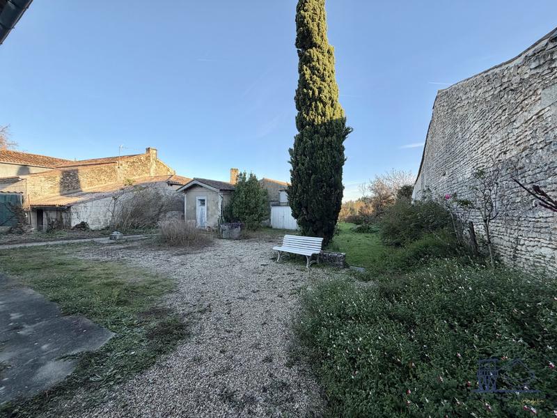 Maison ancienne - 107 m² - 8 pièces