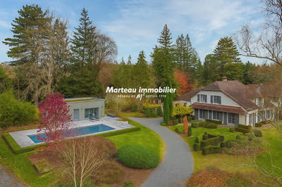 Demeure - 589 m² - 15 pièces