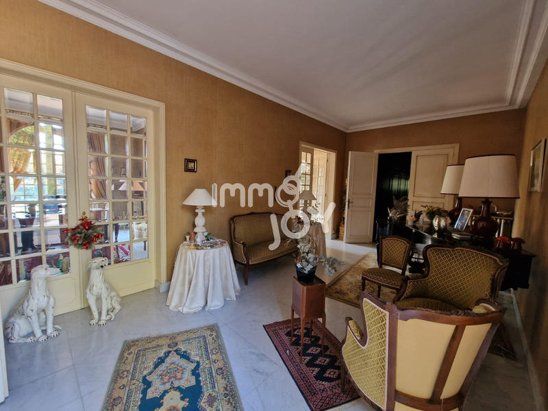 Villa - 411 m² - 12 pièces