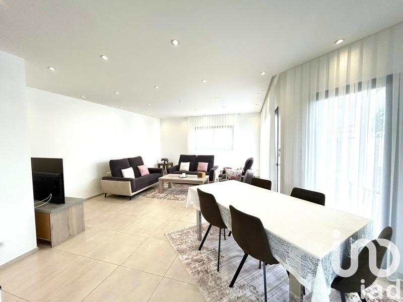 Maison - 121 m² - 5 pièces