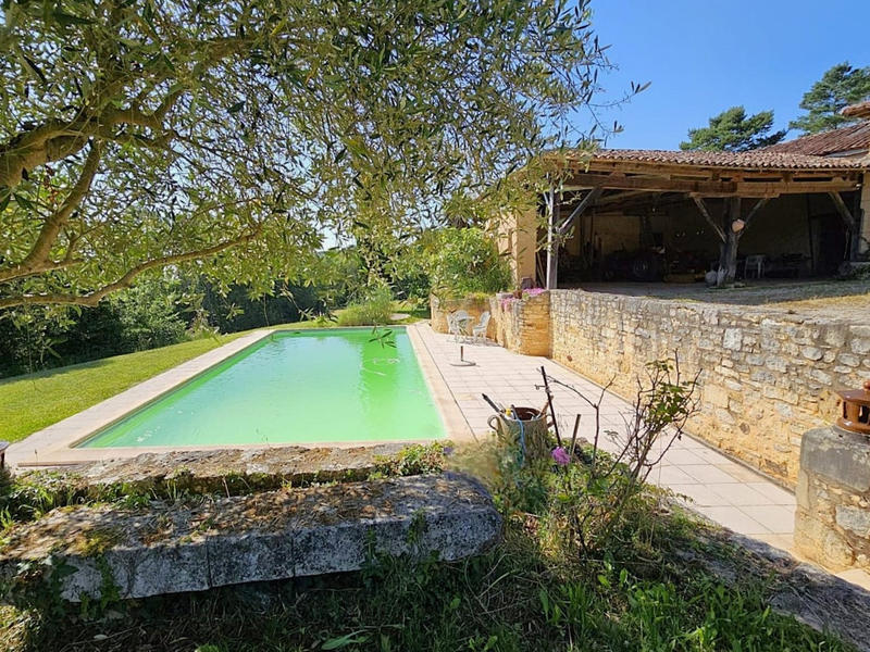 Maison - 220 m² - 7 pièces