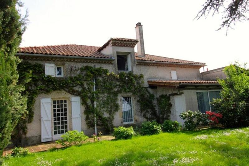 Propriété - 253 m² - 8 pièces