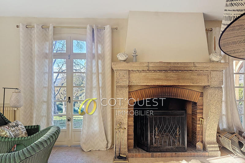 Maison - 305 m² - 7 pièces