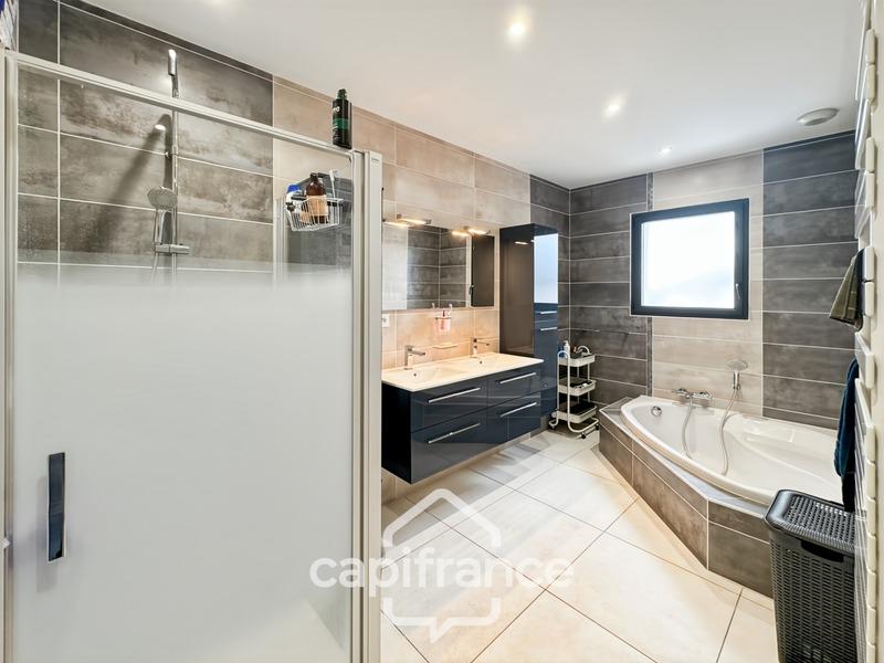 Maison - 275 m² - 7 pièces