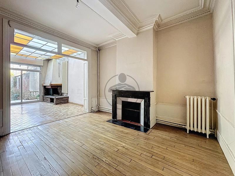 Maison - 220 m² - 8 pièces