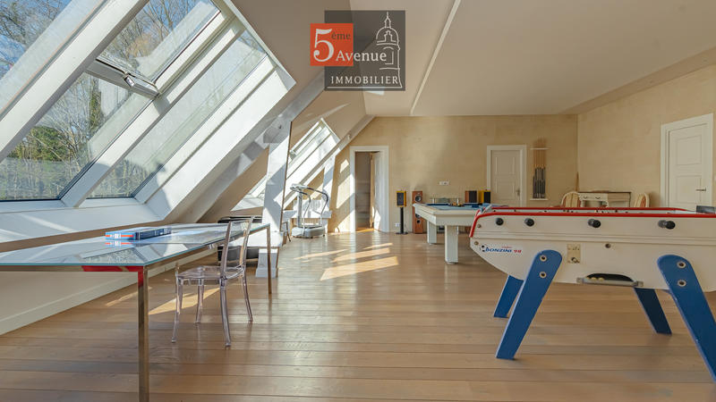 Maison - 400 m² - 8 pièces