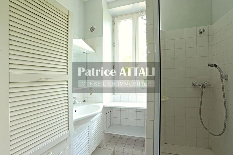 Maison - 420 m² - 12 pièces