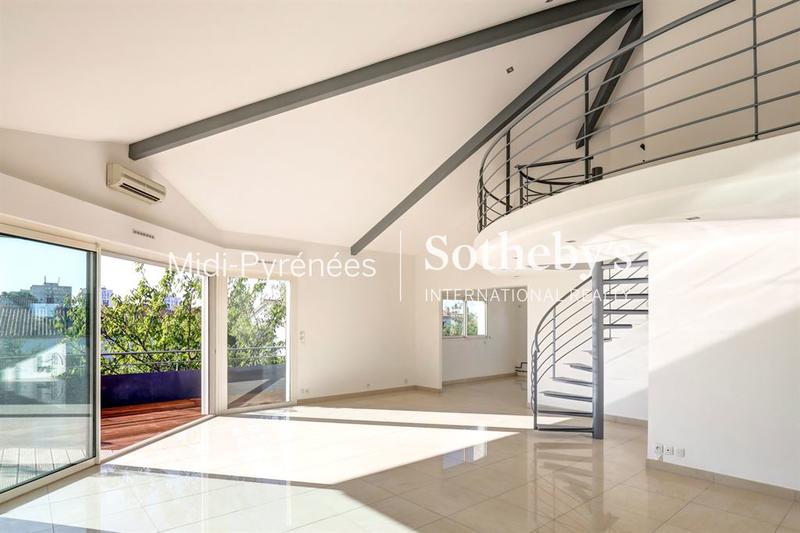 Appartement - 218 m² - 6 pièces