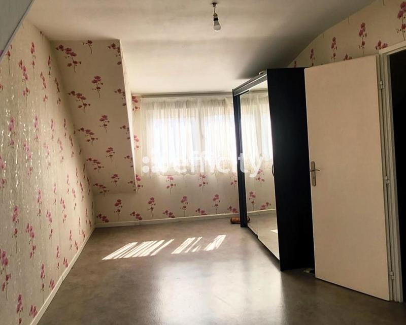 Maison - 137 m² - 7 pièces