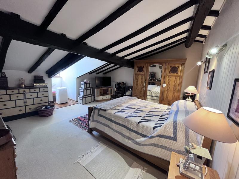 Maison traditionnelle - 350 m² - 14 pièces