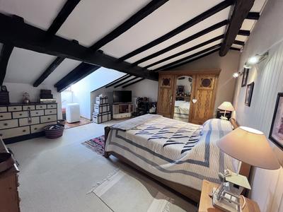 Maison traditionnelle - 350 m² - 14 pièces