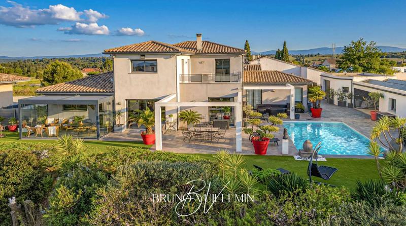 Villa - 251 m² - 8 pièces