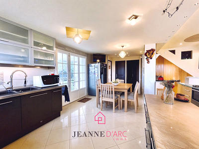 Maison - 165 m² - 9 pièces