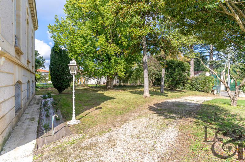 Maison - 281 m² - 10 pièces