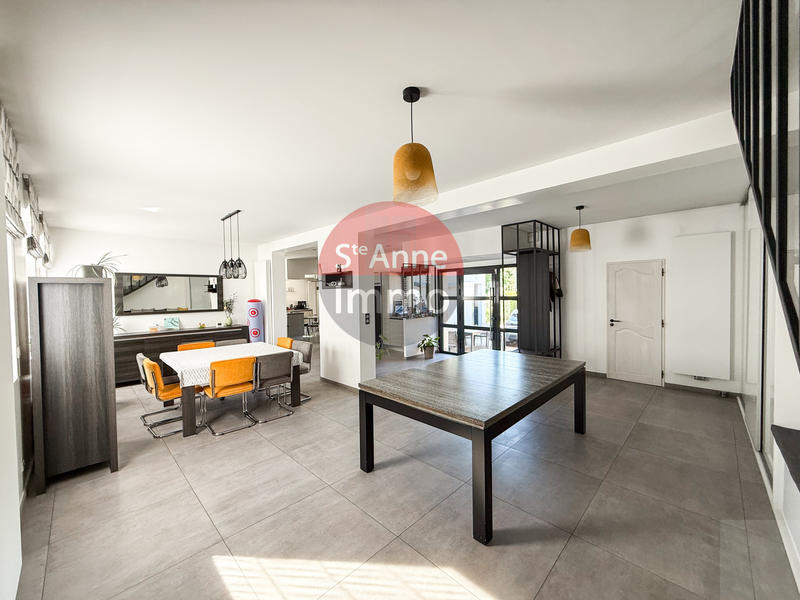 Maison - 230 m² - 6 pièces