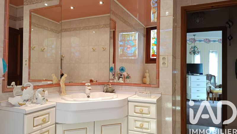 Maison - 255 m² - 6 pièces