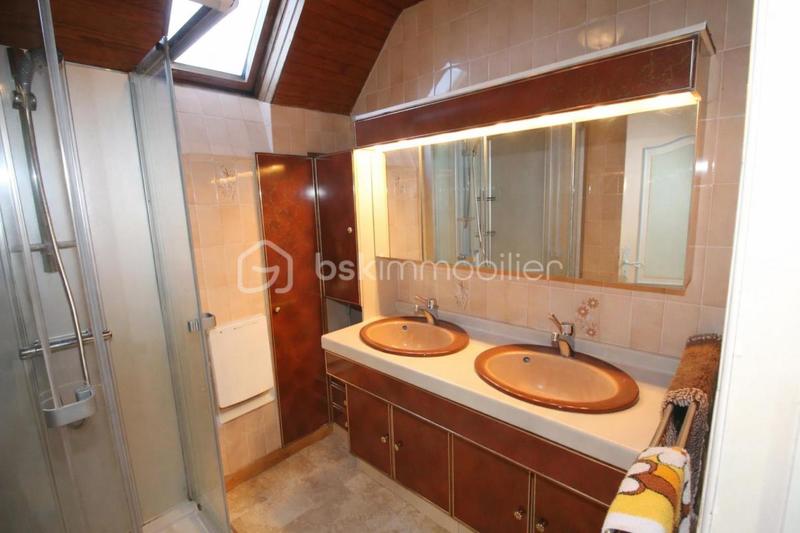 Maison - 200 m² - 9 pièces