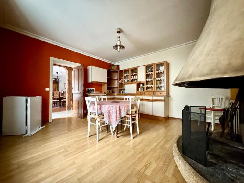 Maison - 217 m² - 9 pièces