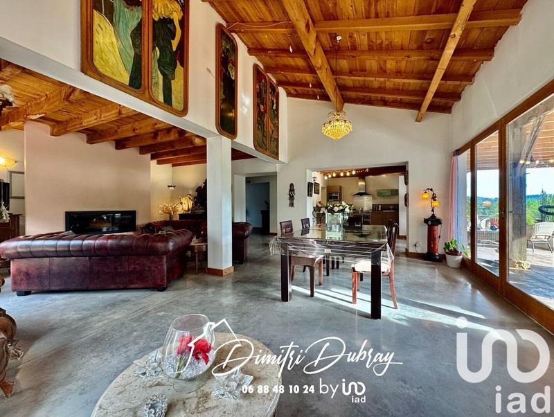 Maison - 222 m² - 7 pièces