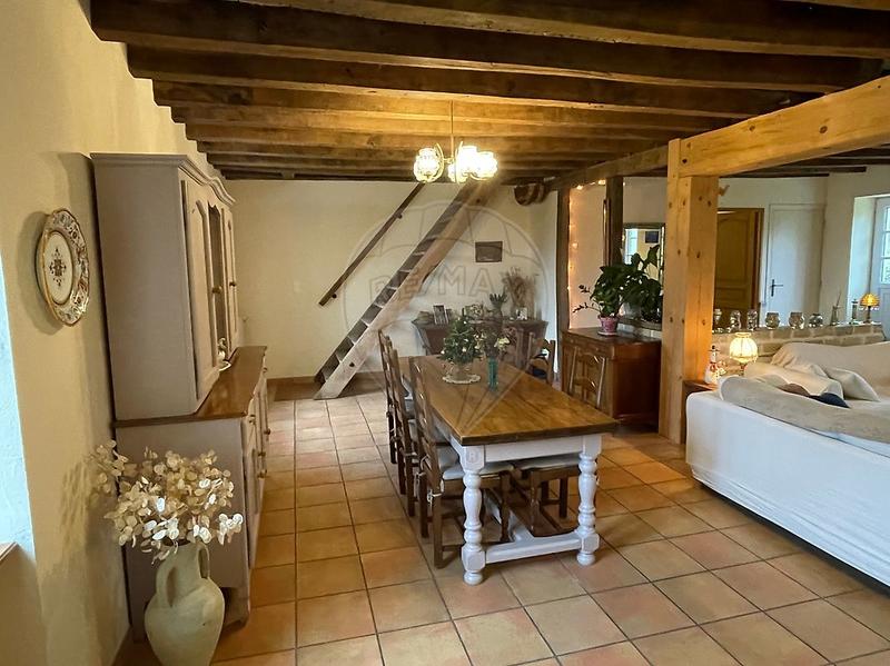 Maison - 212 m² - 7 pièces