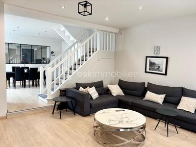 Maison - 163 m² - 8 pièces