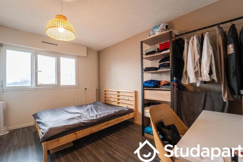 Chambre - 11 m² - 1 pièce