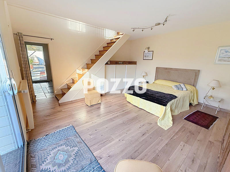 Maison - 345 m² - 8 pièces