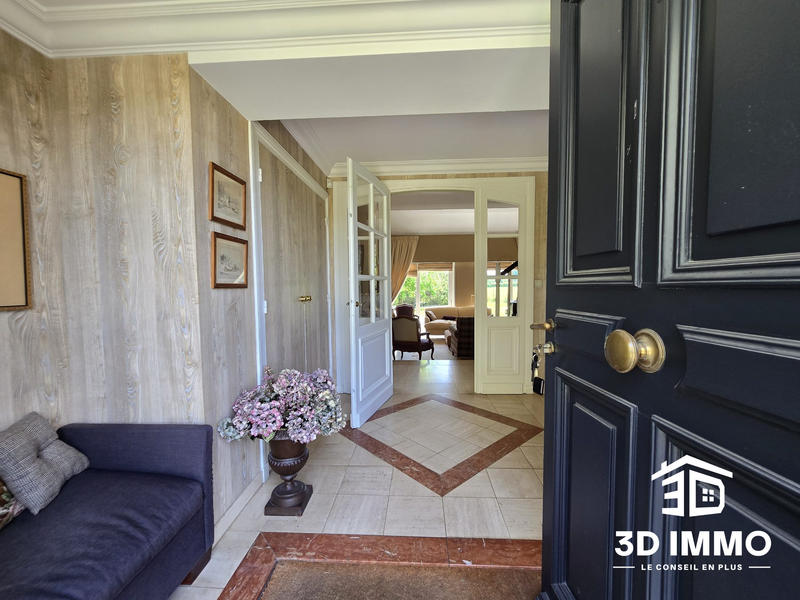 Maison - 275 m² - 12 pièces