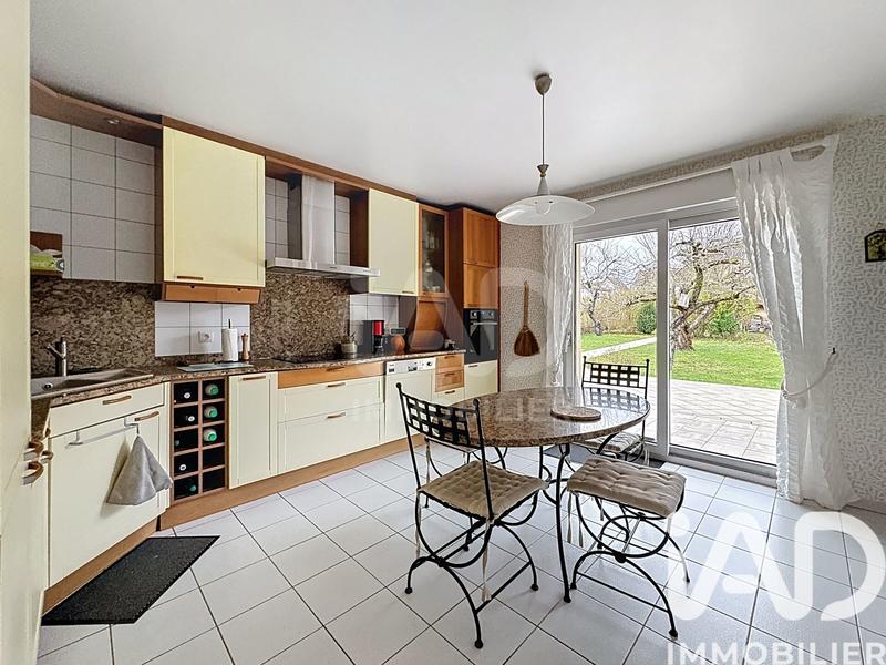 Maison - 250 m² - 8 pièces